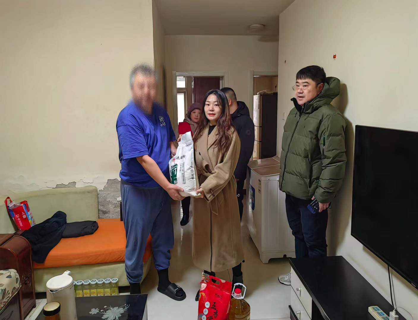 Winter Warmth Royal Group Charity Donation Action (1)